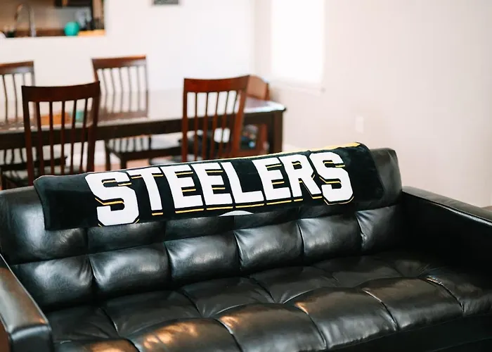 Pittsburgh's Sports Suite- Free Driveway Parking *