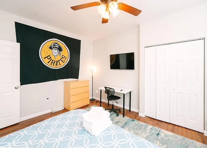 Pittsburgh's Sports Suite- Free Driveway Parking