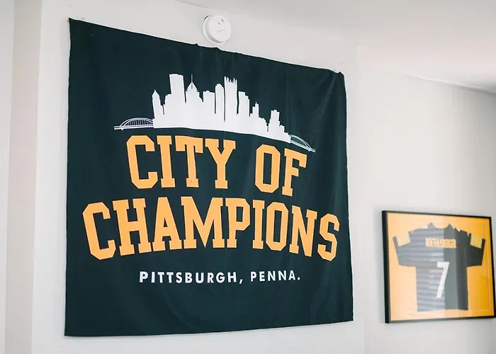 Pittsburgh's Sports Suite- Free Driveway Parking *
