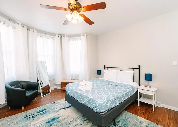 Pittsburgh's Sports Suite- Free Driveway Parking Apartment Pittsburgh